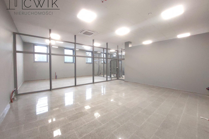 bocheński, Bochnia, Kazimierza Wielkiego, Lokal na parterze w centrum Bochni- galeria Skarpa