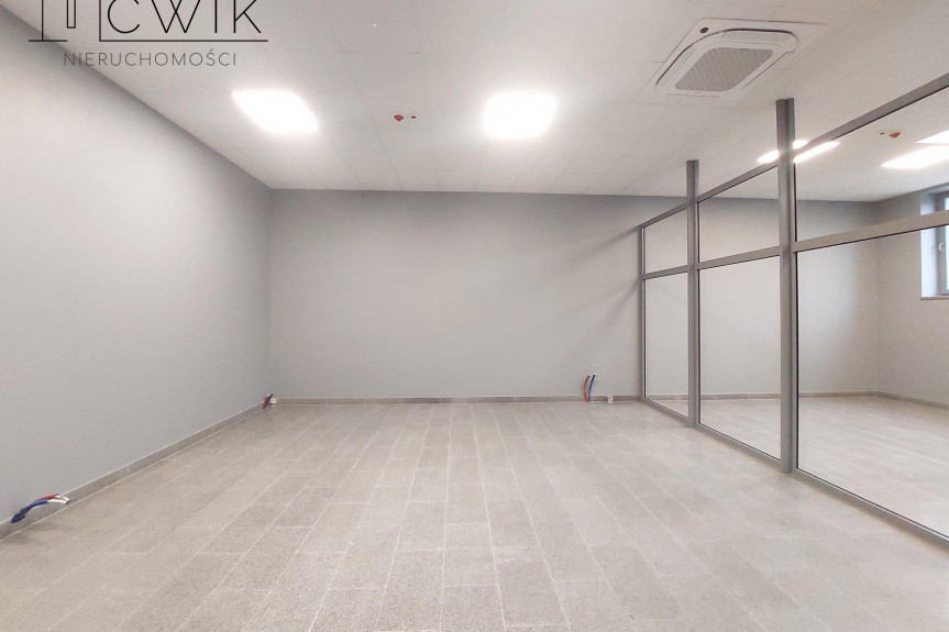 bocheński, Bochnia, Kazimierza Wielkiego, Lokal na parterze w centrum Bochni- galeria Skarpa