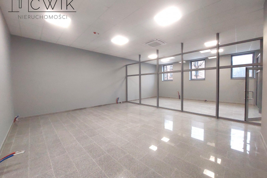 bocheński, Bochnia, Kazimierza Wielkiego, Lokal na parterze w centrum Bochni- galeria Skarpa