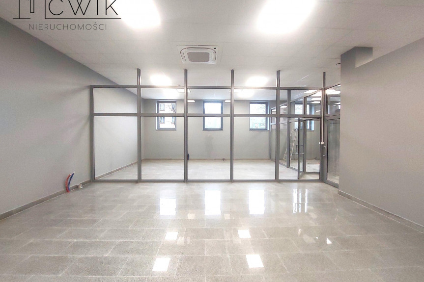 bocheński, Bochnia, Kazimierza Wielkiego, Lokal na parterze w centrum Bochni- galeria Skarpa