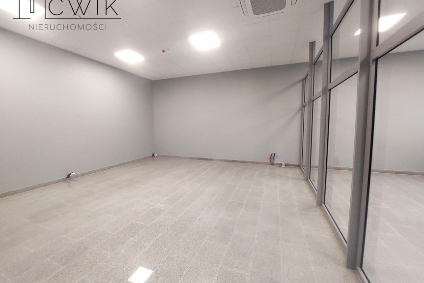 bocheński, Bochnia, Kazimierza Wielkiego, Lokal na parterze w centrum Bochni- galeria Skarpa