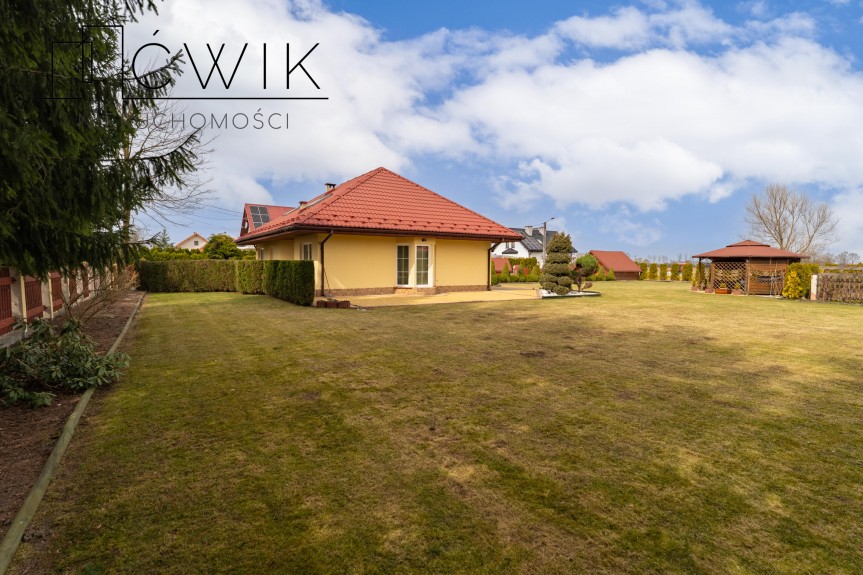 bocheński, Rzezawa, Ostr&oacute;w Kr&oacute;lewski, Przytulny dom blisko miasta 155 m2 - działka 18 ar