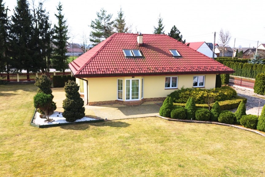 bocheński, Rzezawa, Ostr&oacute;w Kr&oacute;lewski, Przytulny dom blisko miasta 155 m2 - działka 18 ar